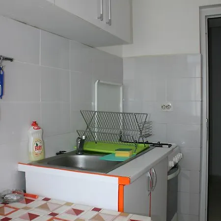 Apartament 33 *