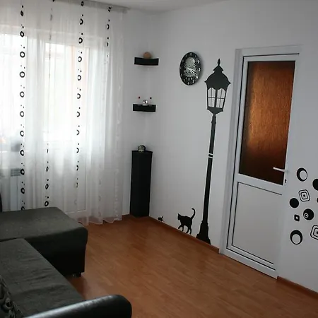 Apartament 33
